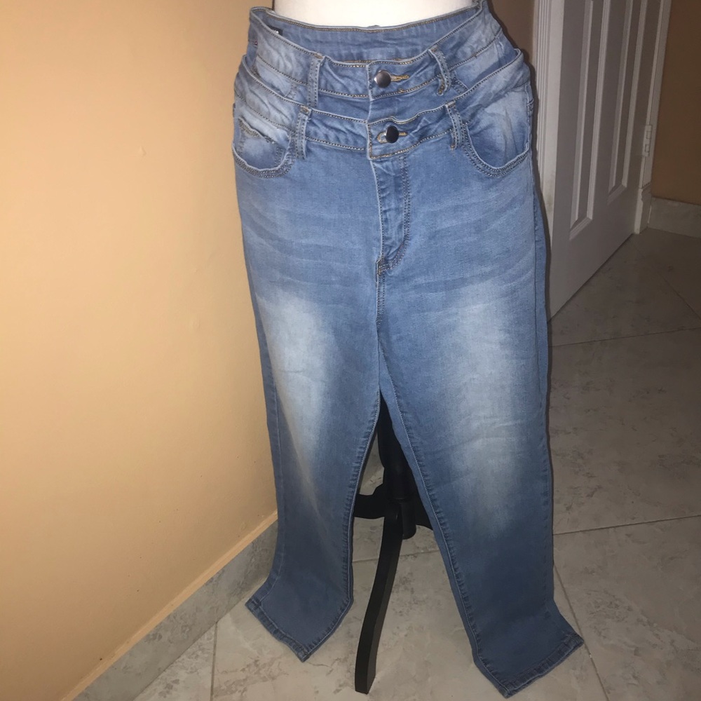 🦋🦋 Fashion Nova blue jeans 👖.size 11
